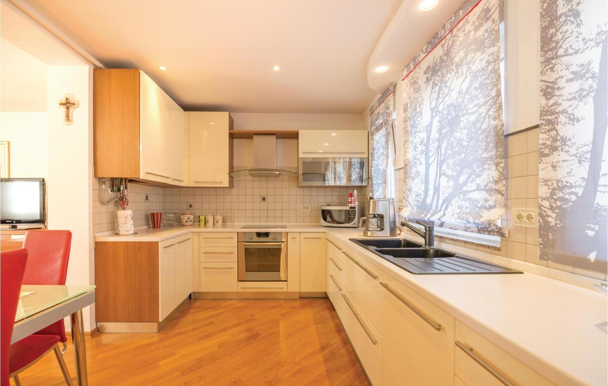 Cozy Apartment In Rijeka With Kitchen エクステリア 写真