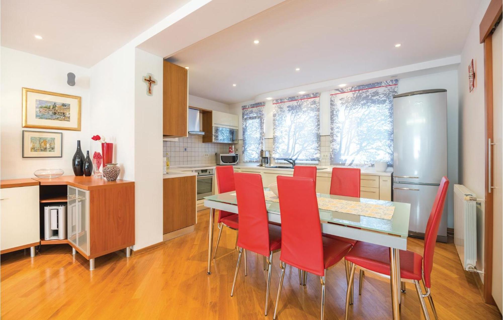 Cozy Apartment In Rijeka With Kitchen エクステリア 写真
