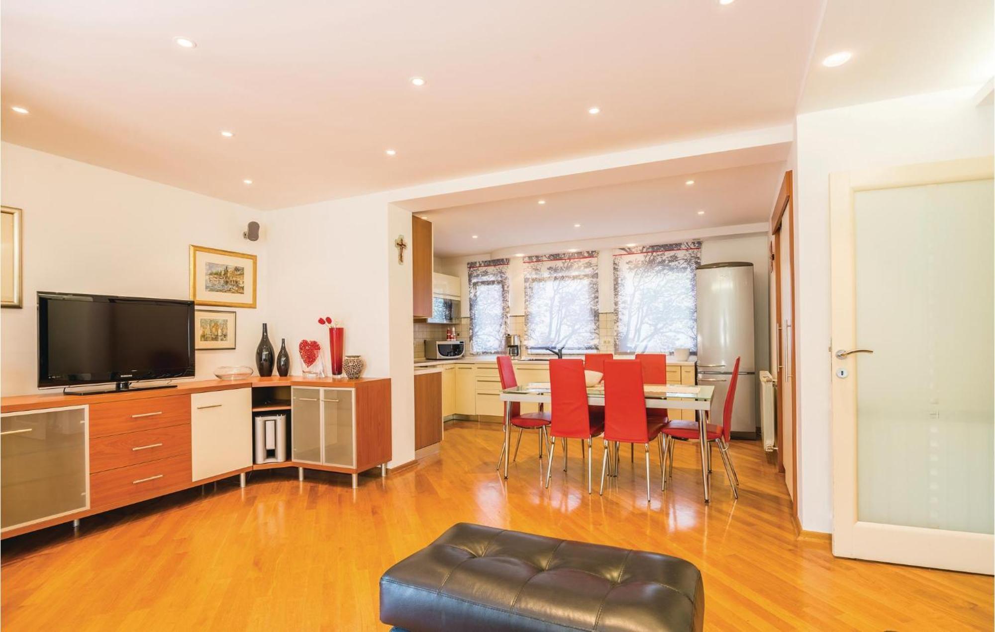 Cozy Apartment In Rijeka With Kitchen エクステリア 写真