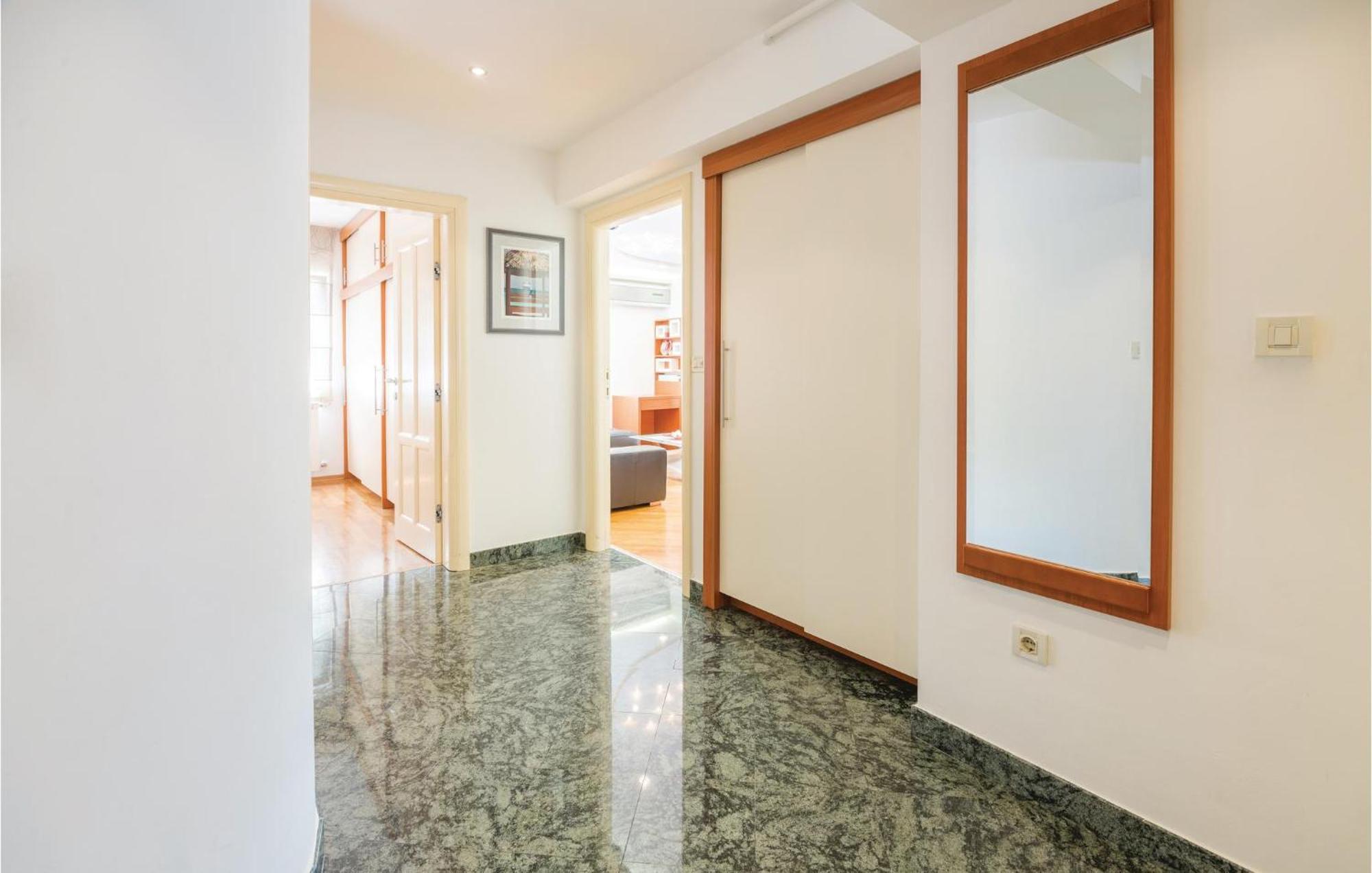 Cozy Apartment In Rijeka With Kitchen エクステリア 写真